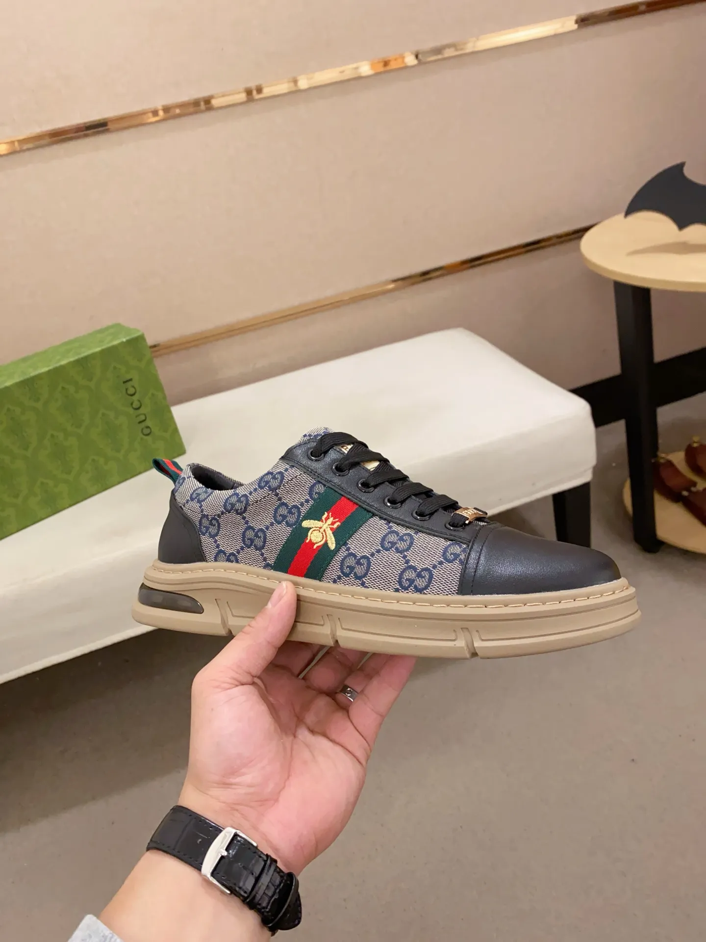 Men's clothing and shoes💰:400💰 (GUCCI) The latest model from the official website 🎁🎁Casual and fashionable men's shoes👟, hot style💥The version is simple and elegant, exclusive for trendy men. Unique latest brand elements from the official website👑Original decoration, fashionable and generous, the fabric is original cowhide ✅Sheepskin lining, the official website specifies wear-resistant casual outsole, the classic model is taken in kind at the counter🎬38-44 (45 is not returned or exchanged when customized)